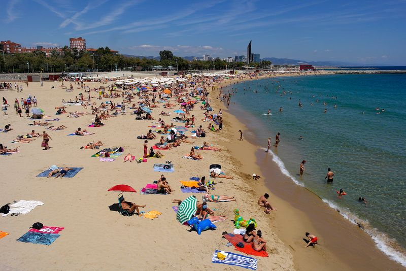 <div class='imageHoverDetail'>
             <p class='imageHoverTitle twoLineBreak'>Platja de la Nova Icària. Vista panoràmica</p>
             <p class='imageHoverAutor oneLineBreak'>Autor: Vicente Zambrano González</p>
             <button class='imageHoverBtn'>Mostra els detalls de la imatge <span class='sr-only'>Platja de la Nova Icària. Vista panoràmica</span></button>
             </div>