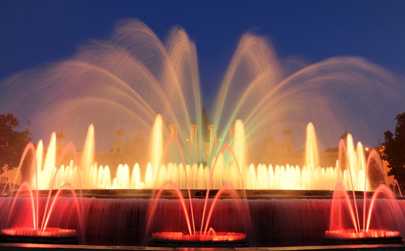 <div class='imageHoverDetail'>
             <p class='imageHoverTitle twoLineBreak'>Font Màgica de Montjuïc il·luminada</p>
             <p class='imageHoverAutor oneLineBreak'>Autor: Antonio Lajusticia Bueno</p>
             <button class='imageHoverBtn'>Mostra els detalls de la imatge <span class='sr-only'>Font Màgica de Montjuïc il·luminada</span></button>
             </div>