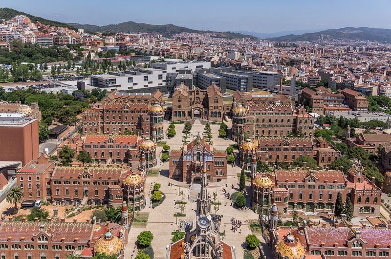 <div class='imageHoverDetail'>
             <p class='imageHoverTitle twoLineBreak'>Vista aèria de l'Hospital de Sant Pau</p>
             <p class='imageHoverAutor oneLineBreak'>Autor: AL PHT Air Picture TAVISA</p>
             <button class='imageHoverBtn'>Mostra els detalls de la imatge <span class='sr-only'>Vista aèria de l'Hospital de Sant Pau</span></button>
             </div>