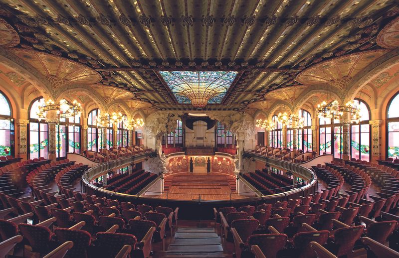 <div class='imageHoverDetail'>
             <p class='imageHoverTitle twoLineBreak'>Palau de la Música. Sala de concerts</p>
             <p class='imageHoverAutor oneLineBreak'>Autor: Pepe Navarro</p>
             <button class='imageHoverBtn'>Mostra els detalls de la imatge <span class='sr-only'>Palau de la Música. Sala de concerts</span></button>
             </div>