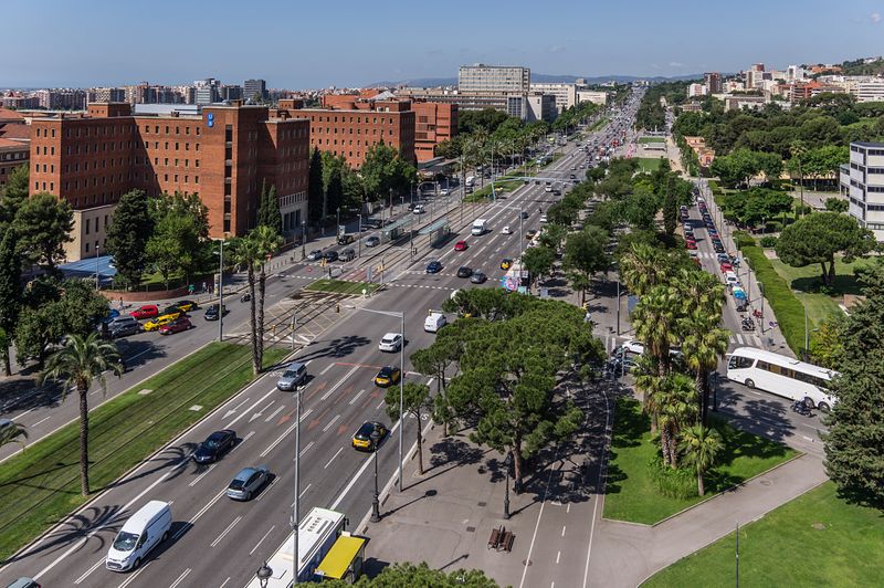 <div class='imageHoverDetail'>
             <p class='imageHoverTitle twoLineBreak'>Avinguda Diagonal. Vista aèria de Zona Universitària</p>
             <p class='imageHoverAutor oneLineBreak'>Autor: AL PHT Air Picture TAVISA</p>
             <button class='imageHoverBtn'>Mostra els detalls de la imatge <span class='sr-only'>Avinguda Diagonal. Vista aèria de Zona Universitària</span></button>
             </div>