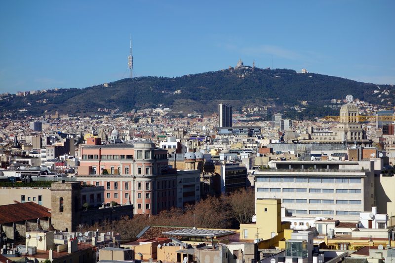 <div class='imageHoverDetail'>
             <p class='imageHoverTitle twoLineBreak'>Vista parcial de Barcelona des de l'església del Pi direcció muntanya</p>
             <p class='imageHoverAutor oneLineBreak'>Autor: Vicente Zambrano González</p>
             <button class='imageHoverBtn'>Mostra els detalls de la imatge <span class='sr-only'>Vista parcial de Barcelona des de l'església del Pi direcció muntanya</span></button>
             </div>