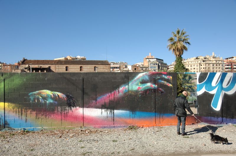 <div class='imageHoverDetail'>
             <p class='imageHoverTitle twoLineBreak'>Festival Ús Barcelona, 2014. Obra de Txemy</p>
             <p class='imageHoverAutor oneLineBreak'>Autor: Antonio Lajusticia Bueno</p>
             <button class='imageHoverBtn'>Mostra els detalls de la imatge <span class='sr-only'>Festival Ús Barcelona, 2014. Obra de Txemy</span></button>
             </div>