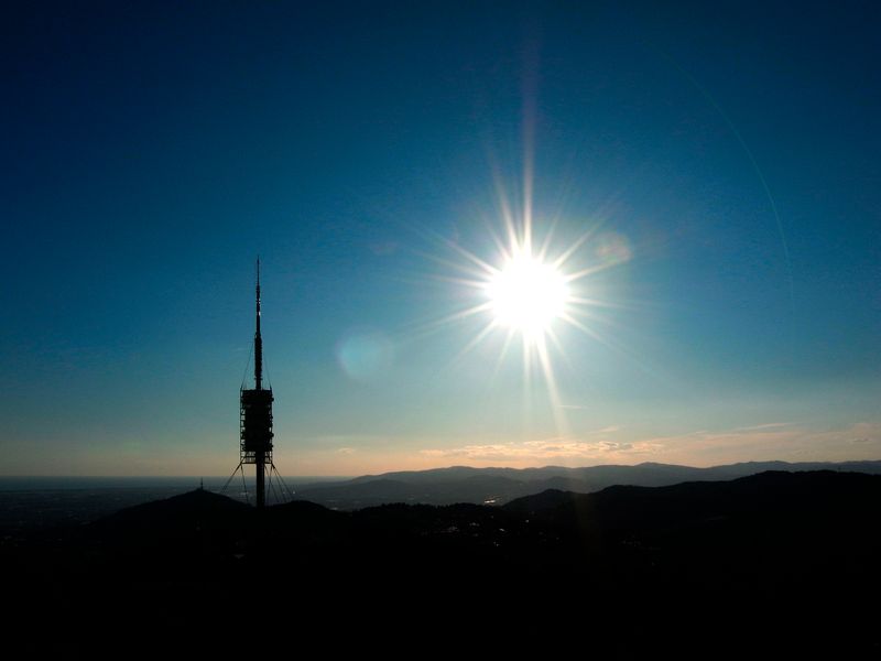 <div class='imageHoverDetail'>
             <p class='imageHoverTitle twoLineBreak'>Torre de telecomunicacions de Collserola</p>
             <p class='imageHoverAutor oneLineBreak'>Autor: Vicente Zambrano González</p>
             <button class='imageHoverBtn'>Mostra els detalls de la imatge <span class='sr-only'>Torre de telecomunicacions de Collserola</span></button>
             </div>