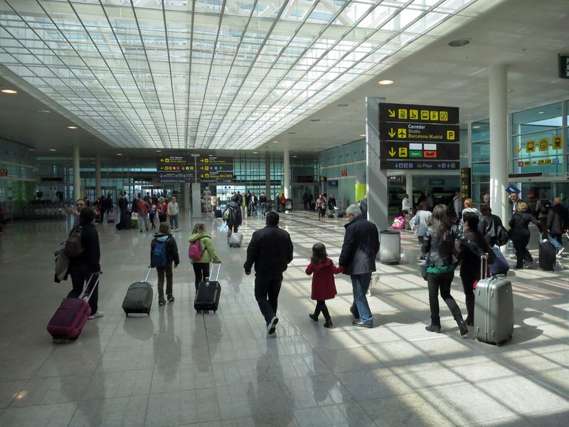 <div class='imageHoverDetail'>
             <p class='imageHoverTitle twoLineBreak'>Aeroport de Barcelona. Interior de la Terminal 1</p>
             <p class='imageHoverAutor oneLineBreak'>Autor: Vicente Zambrano González</p>
             <button class='imageHoverBtn'>Mostra els detalls de la imatge <span class='sr-only'>Aeroport de Barcelona. Interior de la Terminal 1</span></button>
             </div>