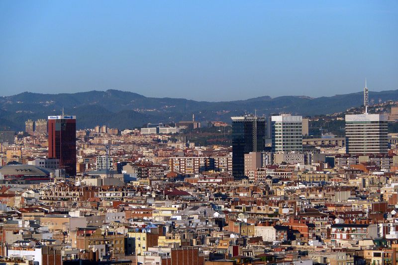 <div class='imageHoverDetail'>
             <p class='imageHoverTitle twoLineBreak'>Vista de Barcelona des del Raval fins a la muntanya</p>
             <p class='imageHoverAutor oneLineBreak'>Autor: Vicente Zambrano González</p>
             <button class='imageHoverBtn'>Mostra els detalls de la imatge <span class='sr-only'>Vista de Barcelona des del Raval fins a la muntanya</span></button>
             </div>