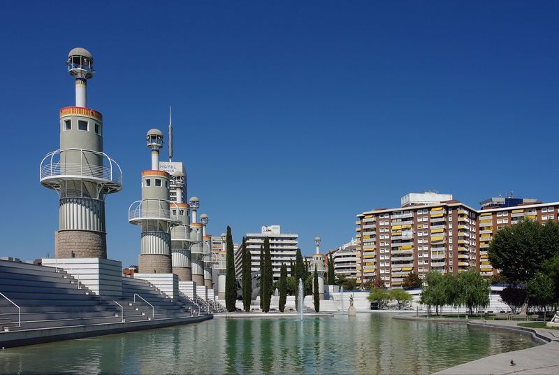 <div class='imageHoverDetail'>
             <p class='imageHoverTitle twoLineBreak'>Parc de l'Espanya Industrial. Llac i torres-far</p>
             <p class='imageHoverAutor oneLineBreak'>Autor: Vicente Zambrano González</p>
             <button class='imageHoverBtn'>Mostra els detalls de la imatge <span class='sr-only'>Parc de l'Espanya Industrial. Llac i torres-far</span></button>
             </div>