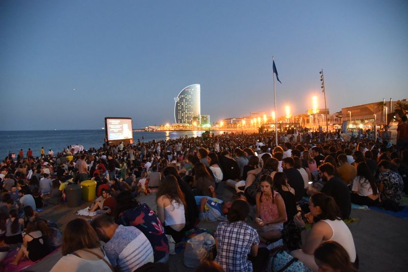 <div class='imageHoverDetail'>
             <p class='imageHoverTitle twoLineBreak'>Cinema a la platja de Sant Sebastià a l'estiu</p>
             <p class='imageHoverAutor oneLineBreak'>Autor: Antonio Lajusticia Bueno</p>
             <button class='imageHoverBtn'>Mostra els detalls de la imatge <span class='sr-only'>Cinema a la platja de Sant Sebastià a l'estiu</span></button>
             </div>