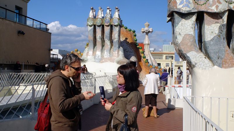 <div class='imageHoverDetail'>
             <p class='imageHoverTitle twoLineBreak'>Terrat de la Casa Batlló. Visitants amb l'audioguia</p>
             <p class='imageHoverAutor oneLineBreak'>Autor: Vicente Zambrano González</p>
             <button class='imageHoverBtn'>Mostra els detalls de la imatge <span class='sr-only'>Terrat de la Casa Batlló. Visitants amb l'audioguia</span></button>
             </div>