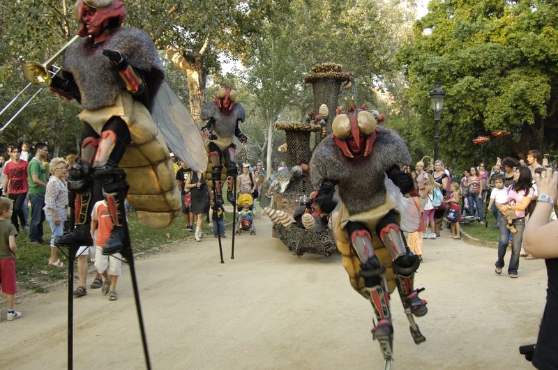 <div class='imageHoverDetail'>
             <p class='imageHoverTitle twoLineBreak'>La Mercè 2009. Parc de la Ciutadella Espectacle itinerant</p>
             <p class='imageHoverAutor oneLineBreak'>Autor: Antonio Lajusticia Bueno</p>
             <button class='imageHoverBtn'>Mostra els detalls de la imatge <span class='sr-only'>La Mercè 2009. Parc de la Ciutadella Espectacle itinerant</span></button>
             </div>