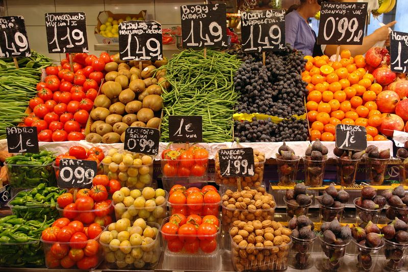 <div class='imageHoverDetail'>
             <p class='imageHoverTitle twoLineBreak'>Mercat de la Boqueria. Parades de fruites i verdures</p>
             <p class='imageHoverAutor oneLineBreak'>Autor: Vicente Zambrano González</p>
             <button class='imageHoverBtn'>Mostra els detalls de la imatge <span class='sr-only'>Mercat de la Boqueria. Parades de fruites i verdures</span></button>
             </div>