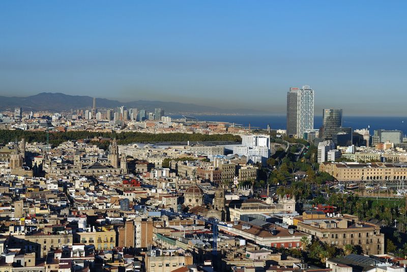 <div class='imageHoverDetail'>
             <p class='imageHoverTitle twoLineBreak'>Vista parcial de Barcelona amb la Barceloneta</p>
             <p class='imageHoverAutor oneLineBreak'>Autor: Vicente Zambrano González</p>
             <button class='imageHoverBtn'>Mostra els detalls de la imatge <span class='sr-only'>Vista parcial de Barcelona amb la Barceloneta</span></button>
             </div>