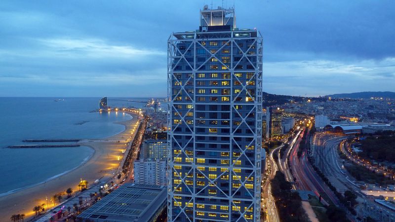 <div class='imageHoverDetail'>
             <p class='imageHoverTitle twoLineBreak'>Hotel Arts i litoral sud de Barcelona vist des de la Torre Mapfre</p>
             <p class='imageHoverAutor oneLineBreak'>Autor: Vicente Zambrano González</p>
             <button class='imageHoverBtn'>Mostra els detalls de la imatge <span class='sr-only'>Hotel Arts i litoral sud de Barcelona vist des de la Torre Mapfre</span></button>
             </div>