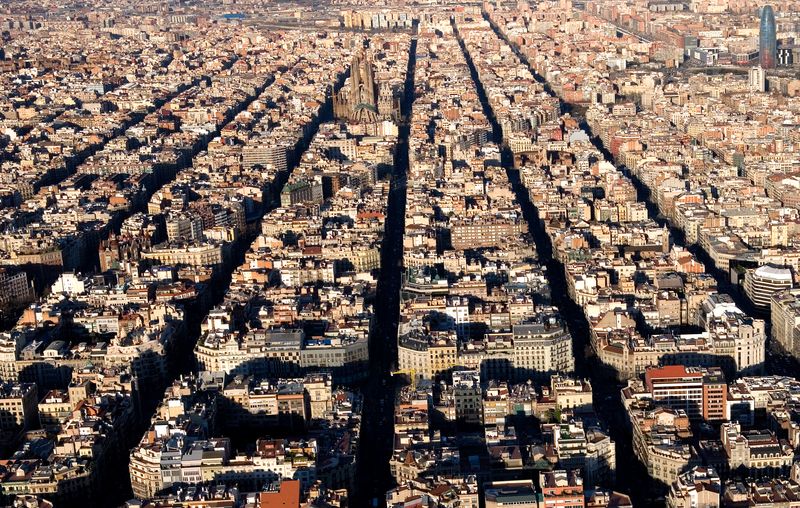 <div class='imageHoverDetail'>
             <p class='imageHoverTitle twoLineBreak'>Vista aèria de l'Eixample</p>
             <p class='imageHoverAutor oneLineBreak'>Autor: Pepe Navarro</p>
             <button class='imageHoverBtn'>Mostra els detalls de la imatge <span class='sr-only'>Vista aèria de l'Eixample</span></button>
             </div>