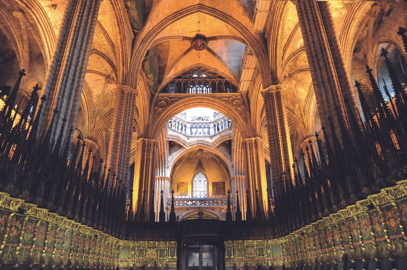 <div class='imageHoverDetail'>
             <p class='imageHoverTitle twoLineBreak'>Catedral. Cor</p>
             <p class='imageHoverAutor oneLineBreak'>Autor: Antonio Lajusticia Bueno</p>
             <button class='imageHoverBtn'>Mostra els detalls de la imatge <span class='sr-only'>Catedral. Cor</span></button>
             </div>