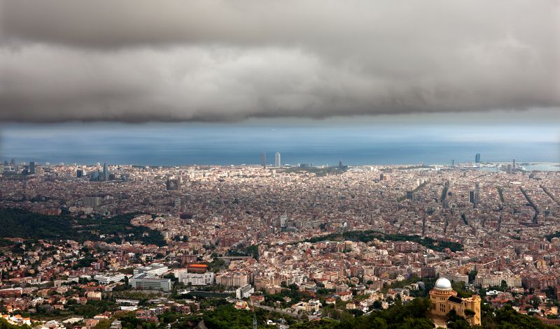 <div class='imageHoverDetail'>
             <p class='imageHoverTitle twoLineBreak'>Vista panoràmica de Barcelona ennuvolada</p>
             <p class='imageHoverAutor oneLineBreak'>Autor: Pepe Navarro</p>
             <button class='imageHoverBtn'>Mostra els detalls de la imatge <span class='sr-only'>Vista panoràmica de Barcelona ennuvolada</span></button>
             </div>