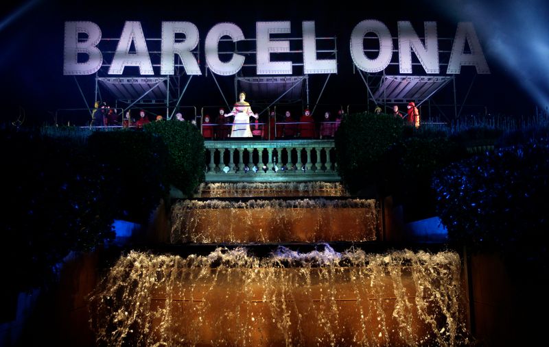 <div class='imageHoverDetail'>
             <p class='imageHoverTitle twoLineBreak'>Festa de Cap d'Any 2015 a Montjuïc. Escenari</p>
             <p class='imageHoverAutor oneLineBreak'>Autor: Albert Estévez</p>
             <button class='imageHoverBtn'>Mostra els detalls de la imatge <span class='sr-only'>Festa de Cap d'Any 2015 a Montjuïc. Escenari</span></button>
             </div>