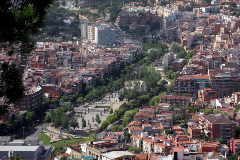 <div class='imageHoverDetail'>
             <p class='imageHoverTitle twoLineBreak'>Vista parcial de Barcelona del barri del Carmel amb la rambla del Carmel, el ...</p>
             <p class='imageHoverAutor oneLineBreak'>Autor: Vicente Zambrano González</p>
             <button class='imageHoverBtn'>Mostra els detalls de la imatge <span class='sr-only'>Vista parcial de Barcelona del barri del Carmel amb la rambla del Carmel, el ...</span></button>
             </div>