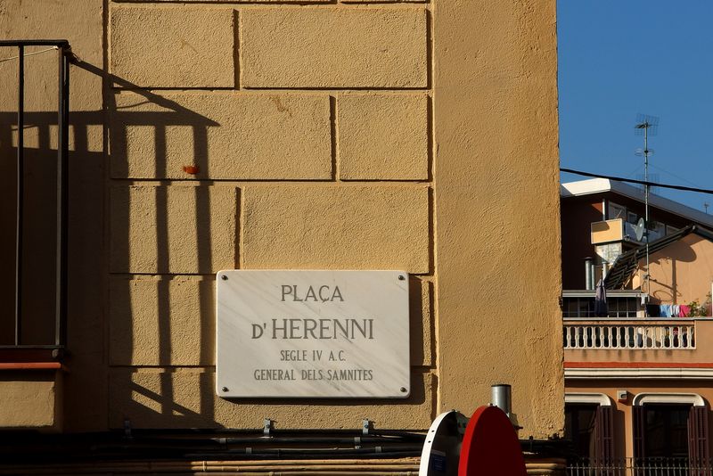 <div class='imageHoverDetail'>
             <p class='imageHoverTitle twoLineBreak'>Plaça d'Herenni. Placa del nom</p>
             <p class='imageHoverAutor oneLineBreak'>Autor: Vicente Zambrano González</p>
             <button class='imageHoverBtn'>Mostra els detalls de la imatge <span class='sr-only'>Plaça d'Herenni. Placa del nom</span></button>
             </div>