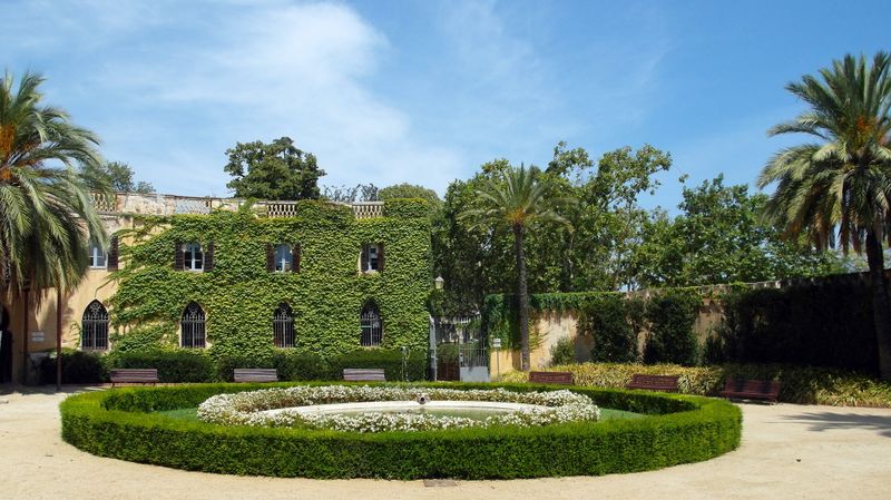 <div class='imageHoverDetail'>
             <p class='imageHoverTitle twoLineBreak'>Parc del Laberint d'Horta. Palau Desvalls</p>
             <p class='imageHoverAutor oneLineBreak'>Autor: Vicente Zambrano González</p>
             <button class='imageHoverBtn'>Mostra els detalls de la imatge <span class='sr-only'>Parc del Laberint d'Horta. Palau Desvalls</span></button>
             </div>