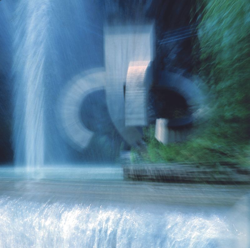 <div class='imageHoverDetail'>
             <p class='imageHoverTitle twoLineBreak'>Escultura Elogi de l'aigua d'Eduardo Chillida</p>
             <p class='imageHoverAutor oneLineBreak'>Autor: Antonio Lajusticia Bueno</p>
             <button class='imageHoverBtn'>Mostra els detalls de la imatge <span class='sr-only'>Escultura Elogi de l'aigua d'Eduardo Chillida</span></button>
             </div>