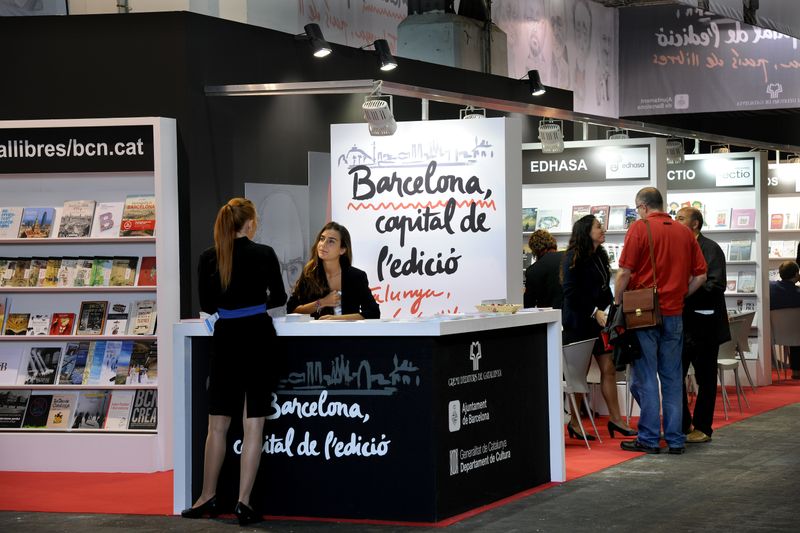 <div class='imageHoverDetail'>
             <p class='imageHoverTitle twoLineBreak'>Fira Liber 2014. Estand de "Barcelona, ciutat de l'edició"</p>
             <p class='imageHoverAutor oneLineBreak'>Autor: Antonio Lajusticia Bueno</p>
             <button class='imageHoverBtn'>Mostra els detalls de la imatge <span class='sr-only'>Fira Liber 2014. Estand de "Barcelona, ciutat de l'edició"</span></button>
             </div>