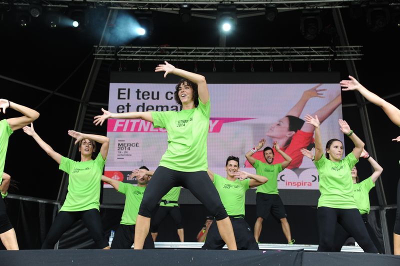 <div class='imageHoverDetail'>
             <p class='imageHoverTitle twoLineBreak'>Fitness Day 2014. Monitors a l'escenari</p>
             <p class='imageHoverAutor oneLineBreak'>Autor: Antonio Lajusticia Bueno</p>
             <button class='imageHoverBtn'>Mostra els detalls de la imatge <span class='sr-only'>Fitness Day 2014. Monitors a l'escenari</span></button>
             </div>