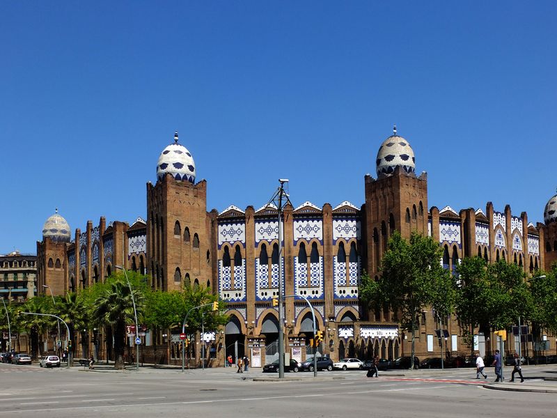 <div class='imageHoverDetail'>
             <p class='imageHoverTitle twoLineBreak'>Plaça de braus La Monumental</p>
             <p class='imageHoverAutor oneLineBreak'>Autor: Vicente Zambrano González</p>
             <button class='imageHoverBtn'>Mostra els detalls de la imatge <span class='sr-only'>Plaça de braus La Monumental</span></button>
             </div>