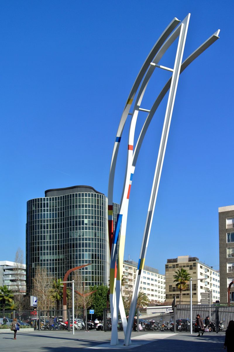 <div class='imageHoverDetail'>
             <p class='imageHoverTitle twoLineBreak'>Gran via de Carles III. Edifici Trade i escultura Boobie-woogie</p>
             <p class='imageHoverAutor oneLineBreak'>Autor: Vicente Zambrano González</p>
             <button class='imageHoverBtn'>Mostra els detalls de la imatge <span class='sr-only'>Gran via de Carles III. Edifici Trade i escultura Boobie-woogie</span></button>
             </div>