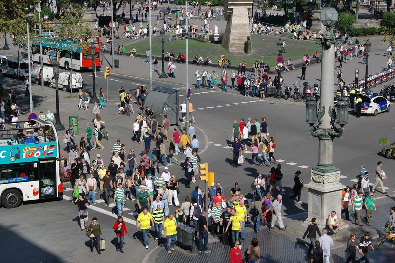 <div class='imageHoverDetail'>
             <p class='imageHoverTitle twoLineBreak'>Plaça de Catalunya</p>
             <p class='imageHoverAutor oneLineBreak'>Autor: Vicente Zambrano González</p>
             <button class='imageHoverBtn'>Mostra els detalls de la imatge <span class='sr-only'>Plaça de Catalunya</span></button>
             </div>