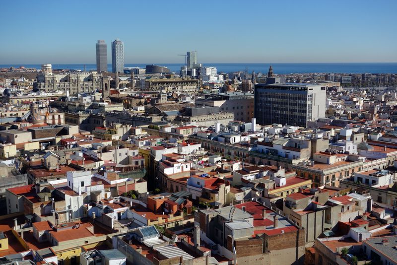 <div class='imageHoverDetail'>
             <p class='imageHoverTitle twoLineBreak'>Vista parcial de Ciutat Vella</p>
             <p class='imageHoverAutor oneLineBreak'>Autor: Vicente Zambrano González</p>
             <button class='imageHoverBtn'>Mostra els detalls de la imatge <span class='sr-only'>Vista parcial de Ciutat Vella</span></button>
             </div>