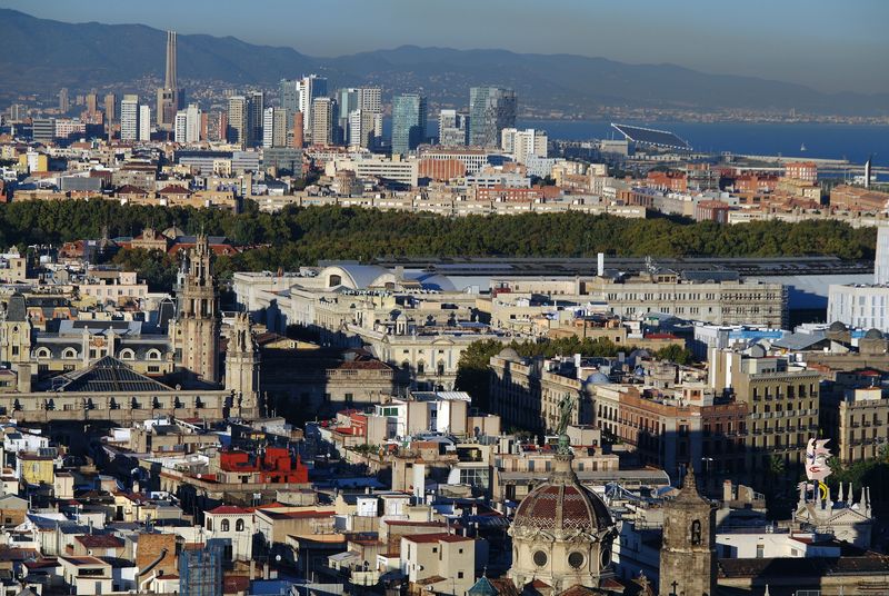 <div class='imageHoverDetail'>
             <p class='imageHoverTitle twoLineBreak'>Vista parcial de Barcelona amb el barri de Sant Pere, Santa Caterina i la Rib...</p>
             <p class='imageHoverAutor oneLineBreak'>Autor: Vicente Zambrano González</p>
             <button class='imageHoverBtn'>Mostra els detalls de la imatge <span class='sr-only'>Vista parcial de Barcelona amb el barri de Sant Pere, Santa Caterina i la Rib...</span></button>
             </div>