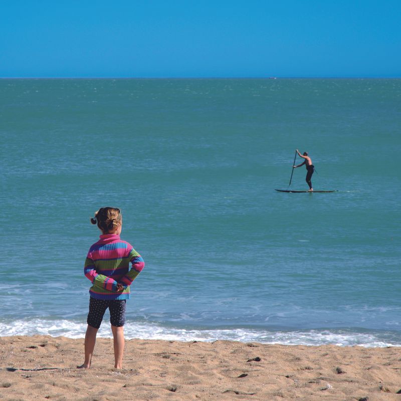 <div class='imageHoverDetail'>
             <p class='imageHoverTitle twoLineBreak'>Platja de la Barceloneta</p>
             <p class='imageHoverAutor oneLineBreak'>Autor: Antonio Lajusticia Bueno</p>
             <button class='imageHoverBtn'>Mostra els detalls de la imatge <span class='sr-only'>Platja de la Barceloneta</span></button>
             </div>