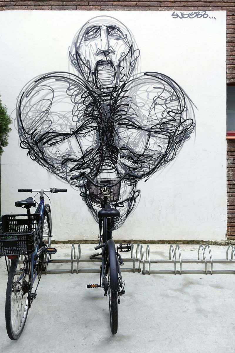 <div class='imageHoverDetail'>
             <p class='imageHoverTitle twoLineBreak'>Fàbrica de creació Nau Ivanow. Aparcament per a bicicletes amb un mural</p>
             <p class='imageHoverAutor oneLineBreak'>Autor: Vicente Zambrano González</p>
             <button class='imageHoverBtn'>Mostra els detalls de la imatge <span class='sr-only'>Fàbrica de creació Nau Ivanow. Aparcament per a bicicletes amb un mural</span></button>
             </div>