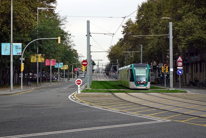 <div class='imageHoverDetail'>
             <p class='imageHoverTitle twoLineBreak'>Avinguda Meridiana, tram entre Ciutadella i plaça de les Glòries Catalanes. T...</p>
             <p class='imageHoverAutor oneLineBreak'>Autor: Vicente Zambrano González</p>
             <button class='imageHoverBtn'>Mostra els detalls de la imatge <span class='sr-only'>Avinguda Meridiana, tram entre Ciutadella i plaça de les Glòries Catalanes. T...</span></button>
             </div>