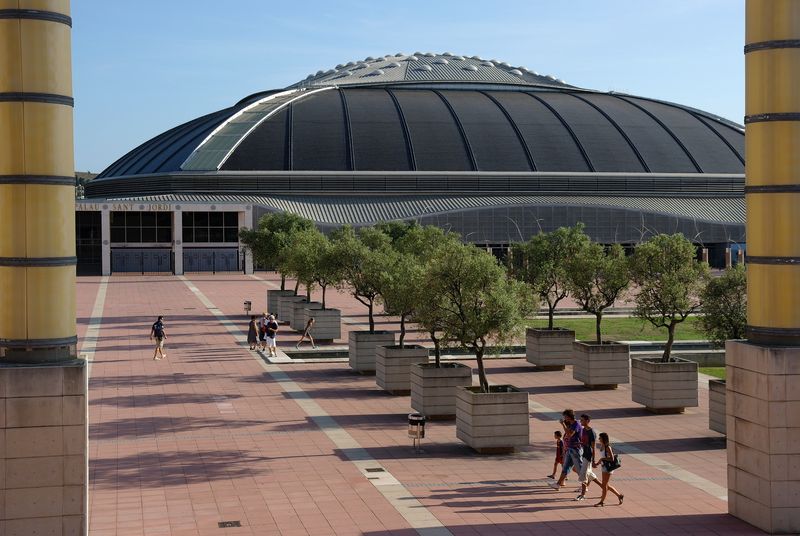 <div class='imageHoverDetail'>
             <p class='imageHoverTitle twoLineBreak'>Palau Sant Jordi. Fanals i jardineres</p>
             <p class='imageHoverAutor oneLineBreak'>Autor: Vicente Zambrano González</p>
             <button class='imageHoverBtn'>Mostra els detalls de la imatge <span class='sr-only'>Palau Sant Jordi. Fanals i jardineres</span></button>
             </div>