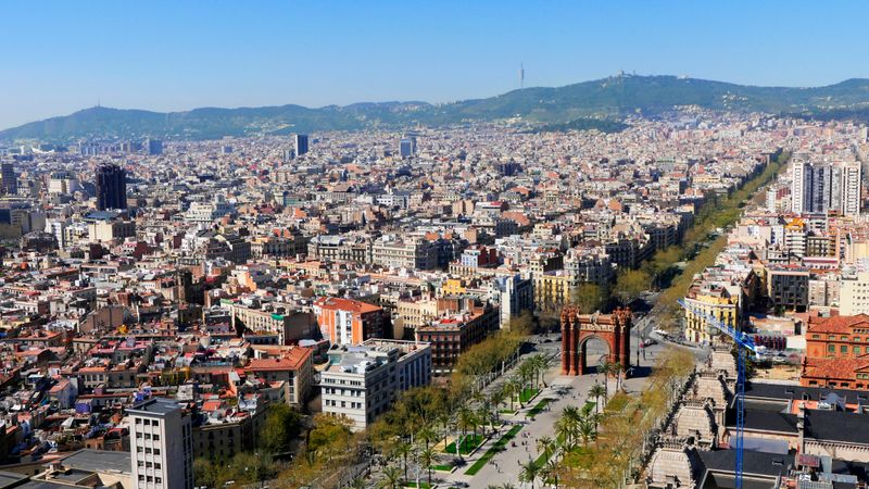 <div class='imageHoverDetail'>
             <p class='imageHoverTitle twoLineBreak'>Vista del passeig de Lluís Companys, Arc de Triomf i passeig de Sant Joan</p>
             <p class='imageHoverAutor oneLineBreak'>Autor: HEMAV</p>
             <button class='imageHoverBtn'>Mostra els detalls de la imatge <span class='sr-only'>Vista del passeig de Lluís Companys, Arc de Triomf i passeig de Sant Joan</span></button>
             </div>