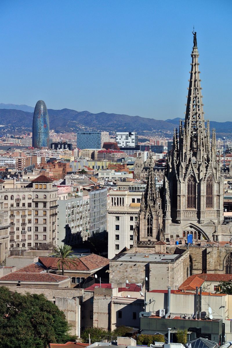 <div class='imageHoverDetail'>
             <p class='imageHoverTitle twoLineBreak'>Vista de la torre del cimbori de la Catedral de Barcelona i Torre Glòries</p>
             <p class='imageHoverAutor oneLineBreak'>Autor: Vicente Zambrano González</p>
             <button class='imageHoverBtn'>Mostra els detalls de la imatge <span class='sr-only'>Vista de la torre del cimbori de la Catedral de Barcelona i Torre Glòries</span></button>
             </div>