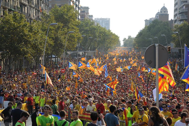 <div class='imageHoverDetail'>
             <p class='imageHoverTitle twoLineBreak'>Diada de Catalunya 2014. Manifestació independentista </p>
             <p class='imageHoverAutor oneLineBreak'>Autor: Antonio Lajusticia Bueno</p>
             <button class='imageHoverBtn'>Mostra els detalls de la imatge <span class='sr-only'>Diada de Catalunya 2014. Manifestació independentista </span></button>
             </div>