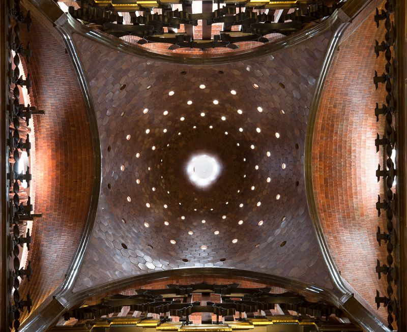 <div class='imageHoverDetail'>
             <p class='imageHoverTitle twoLineBreak'>Palau Güell. Cúpula central</p>
             <p class='imageHoverAutor oneLineBreak'>Autor: Pepe Navarro</p>
             <button class='imageHoverBtn'>Mostra els detalls de la imatge <span class='sr-only'>Palau Güell. Cúpula central</span></button>
             </div>