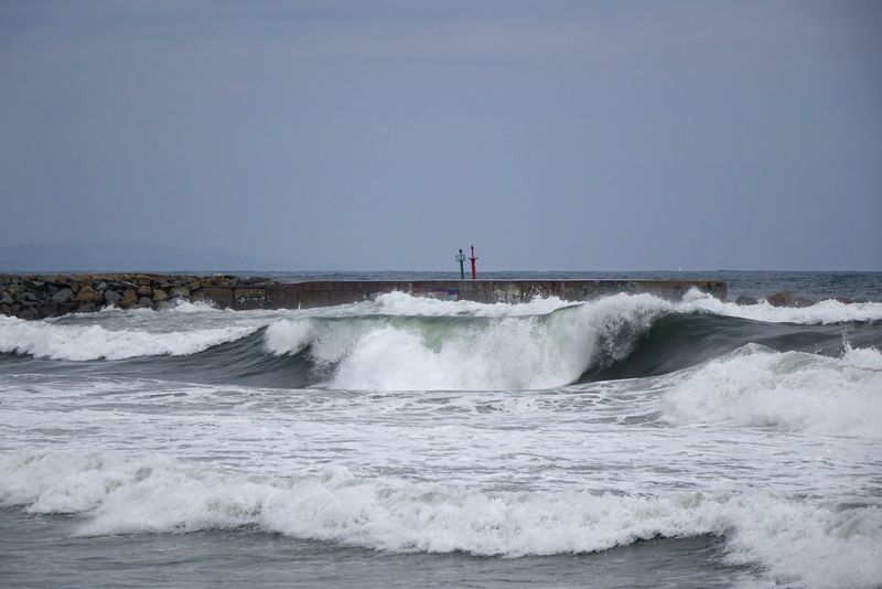 <div class='imageHoverDetail'>
             <p class='imageHoverTitle twoLineBreak'>Vistes de la platja i del mar a la tardor. Onades</p>
             <p class='imageHoverAutor oneLineBreak'>Autor: Vicente Zambrano González</p>
             <button class='imageHoverBtn'>Mostra els detalls de la imatge <span class='sr-only'>Vistes de la platja i del mar a la tardor. Onades</span></button>
             </div>