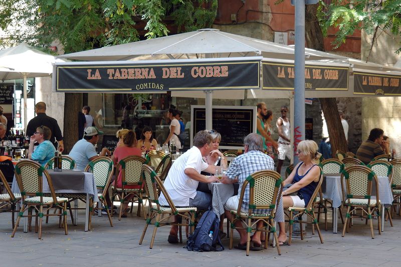 <div class='imageHoverDetail'>
             <p class='imageHoverTitle twoLineBreak'>Terrassa del Restaurant la Taberna del Cobre</p>
             <p class='imageHoverAutor oneLineBreak'>Autor: Vicente Zambrano González</p>
             <button class='imageHoverBtn'>Mostra els detalls de la imatge <span class='sr-only'>Terrassa del Restaurant la Taberna del Cobre</span></button>
             </div>