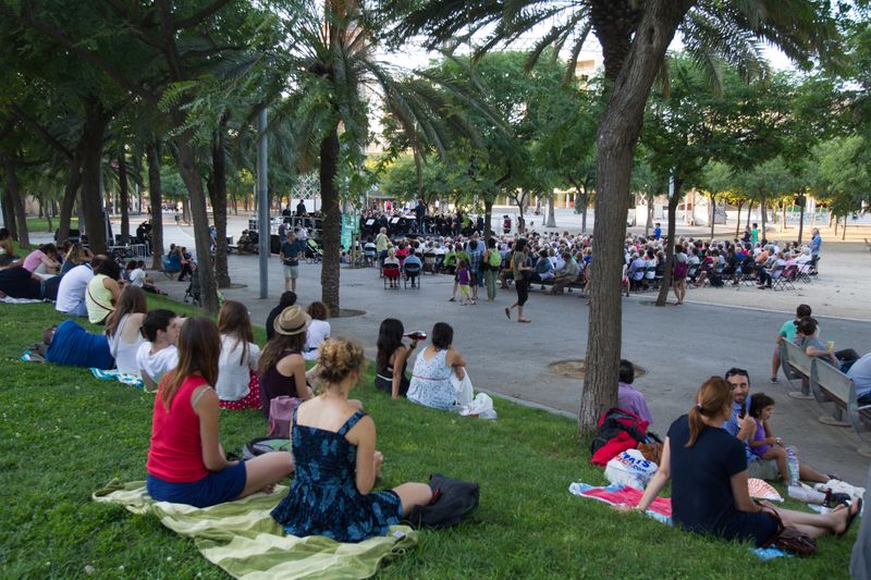 
             Públic assistent a un concert de "Música als parcs"
             Autor: Equip Audiovisuals
             Mostra els detalls de la imatge Públic assistent a un concert de "Música als parcs"
             