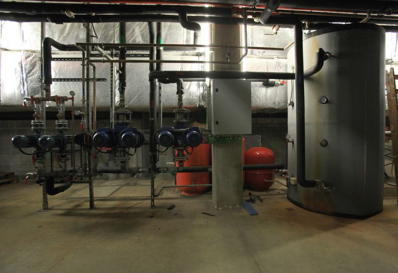 <div class='imageHoverDetail'>
             <p class='imageHoverTitle twoLineBreak'>Enginyeria de la placa solar tèrmica a Can Toda</p>
             <p class='imageHoverAutor oneLineBreak'>Autor: Lídia Carbonell</p>
             <button class='imageHoverBtn'>Mostra els detalls de la imatge <span class='sr-only'>Enginyeria de la placa solar tèrmica a Can Toda</span></button>
             </div>