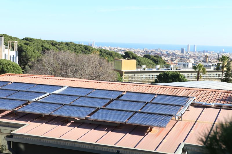 <div class='imageHoverDetail'>
             <p class='imageHoverTitle twoLineBreak'>Placa solar tèrmica Can Caralleu</p>
             <p class='imageHoverAutor oneLineBreak'>Autor: Equip Audiovisuals</p>
             <button class='imageHoverBtn'>Mostra els detalls de la imatge <span class='sr-only'>Placa solar tèrmica Can Caralleu</span></button>
             </div>