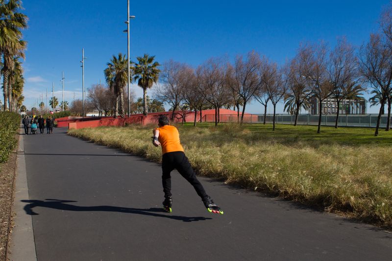 <div class='imageHoverDetail'>
             <p class='imageHoverTitle twoLineBreak'>Parc Lineal Garcia Fària. Patinador</p>
             <p class='imageHoverAutor oneLineBreak'>Autor: Òscar Giralt</p>
             <button class='imageHoverBtn'>Mostra els detalls de la imatge <span class='sr-only'>Parc Lineal Garcia Fària. Patinador</span></button>
             </div>