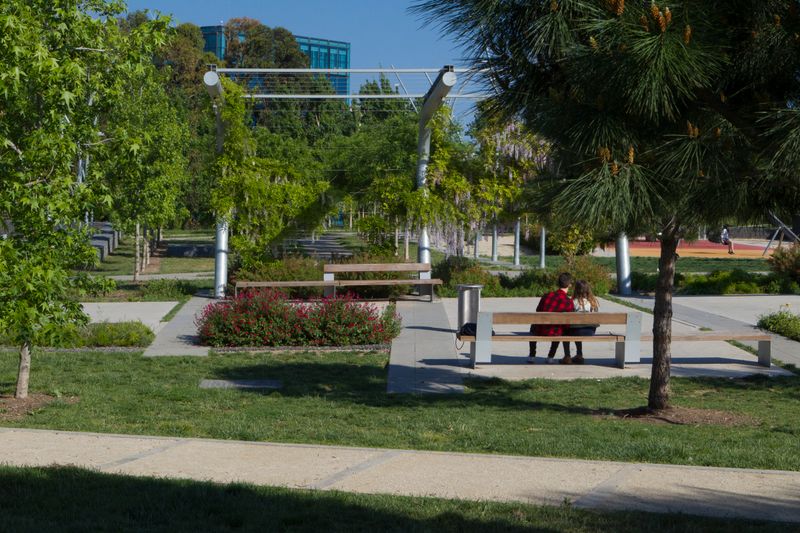 <div class='imageHoverDetail'>
             <p class='imageHoverTitle twoLineBreak'>Parc de Can Rigal</p>
             <p class='imageHoverAutor oneLineBreak'>Autor: Òscar Giralt</p>
             <button class='imageHoverBtn'>Mostra els detalls de la imatge <span class='sr-only'>Parc de Can Rigal</span></button>
             </div>