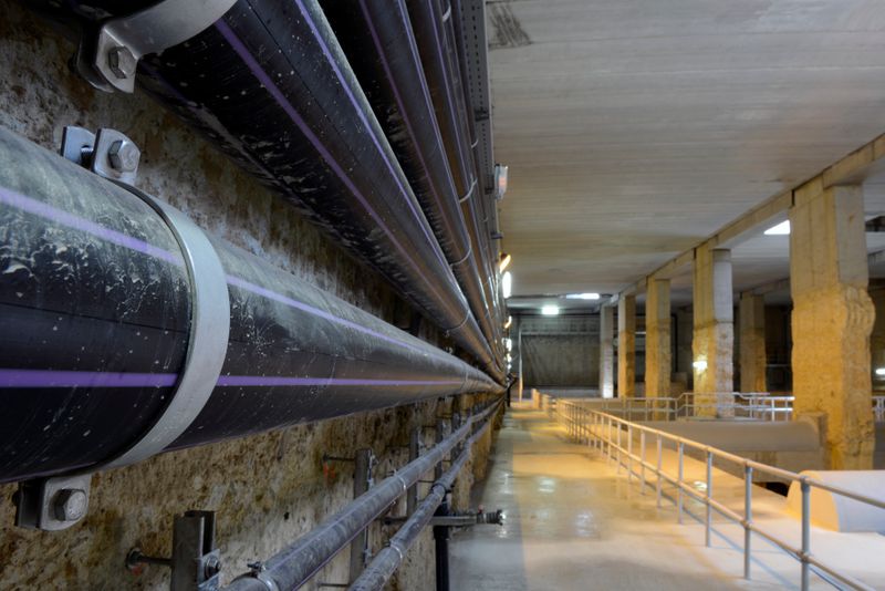 <div class='imageHoverDetail'>
             <p class='imageHoverTitle twoLineBreak'>Dipòsit pluvial de l'avinguda de l'Estatut. Canonades</p>
             <p class='imageHoverAutor oneLineBreak'>Autor: Equip Audiovisuals</p>
             <button class='imageHoverBtn'>Mostra els detalls de la imatge <span class='sr-only'>Dipòsit pluvial de l'avinguda de l'Estatut. Canonades</span></button>
             </div>