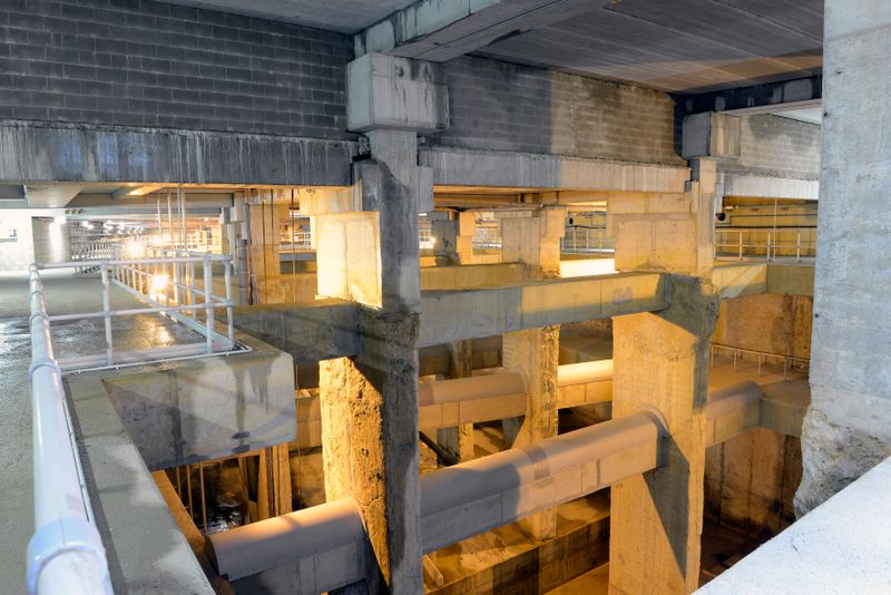 <div class='imageHoverDetail'>
             <p class='imageHoverTitle twoLineBreak'>Dipòsit pluvial de l'avinguda de l'Estatut. Estructures</p>
             <p class='imageHoverAutor oneLineBreak'>Autor: Equip Audiovisuals</p>
             <button class='imageHoverBtn'>Mostra els detalls de la imatge <span class='sr-only'>Dipòsit pluvial de l'avinguda de l'Estatut. Estructures</span></button>
             </div>