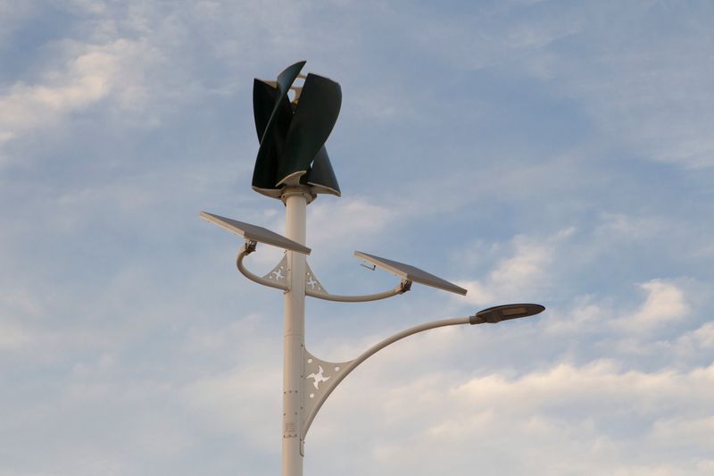 <div class='imageHoverDetail'>
             <p class='imageHoverTitle twoLineBreak'>Enllumenat smart de la platja de Llevant</p>
             <p class='imageHoverAutor oneLineBreak'>Autor: Equip Audiovisuals</p>
             <button class='imageHoverBtn'>Mostra els detalls de la imatge <span class='sr-only'>Enllumenat smart de la platja de Llevant</span></button>
             </div>